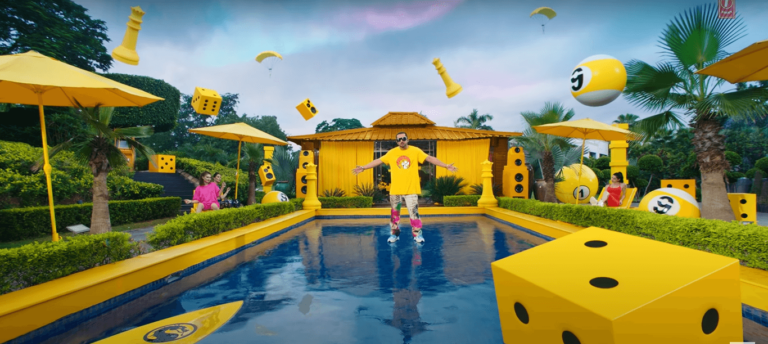 Honey Singh dancing in yellow clothes